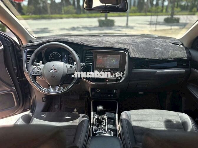 Mitsubishi Outlander CVT 7 chỗ Xám