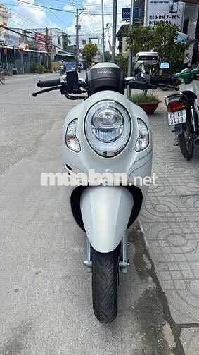 Honda Scoopy 2024 Trắng đen ( hỗ trợ góp )