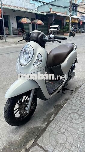 Honda Scoopy 2024 Trắng đen ( hỗ trợ góp )