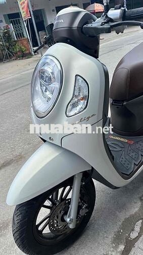 Honda Scoopy 2024 Trắng đen ( hỗ trợ góp )