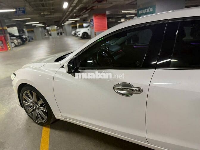 Mazda 6 Premium 2021 Trắng 26000km