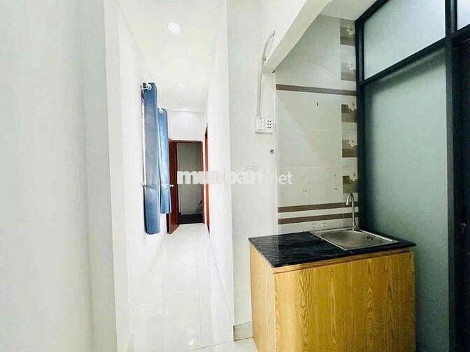 CHO THUÊ CHDV 2 PHÒNG NGỦ - BAN CÔNG RỘNG - TÁCH BẾP NGAY CHU VĂN AN