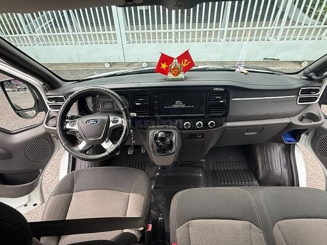 Cần Bán xe tải van, hiệu Ford Transit, đời cuối 2022 màu Tr