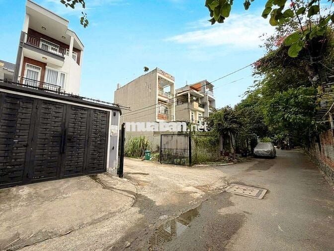 LÔ GÓC HẺM XE TẢI CẠNH VẠN PHÚC CITY