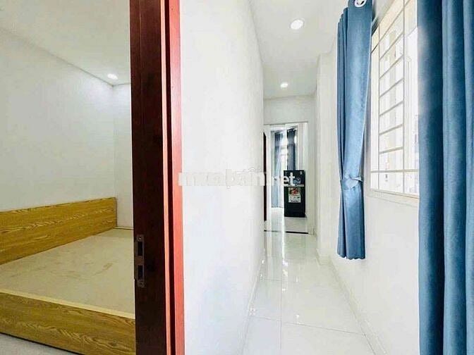 CHO THUÊ CHDV 2 PHÒNG NGỦ - BAN CÔNG RỘNG - TÁCH BẾP NGAY CHU VĂN AN