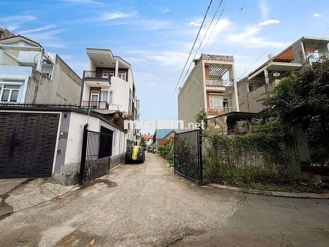 LÔ GÓC HẺM XE TẢI CẠNH VẠN PHÚC CITY