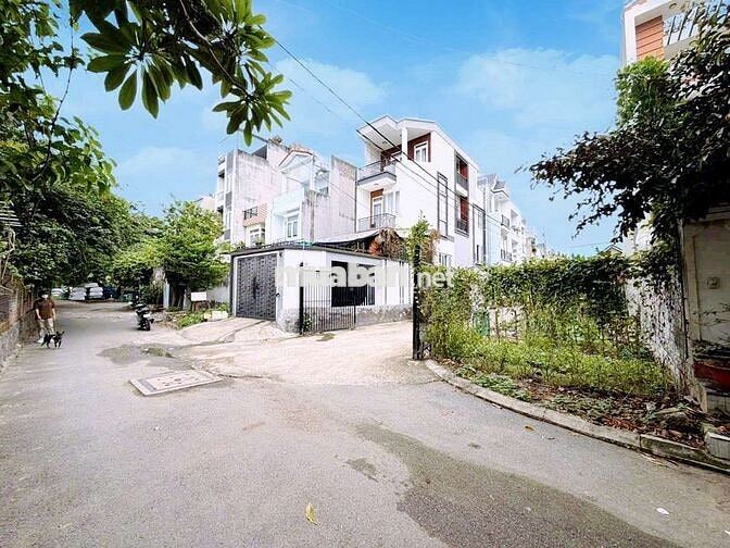 LÔ GÓC HẺM XE TẢI CẠNH VẠN PHÚC CITY