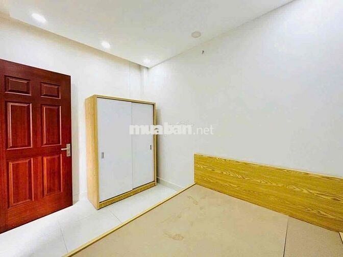 CHO THUÊ CHDV 2 PHÒNG NGỦ - BAN CÔNG RỘNG - TÁCH BẾP NGAY CHU VĂN AN