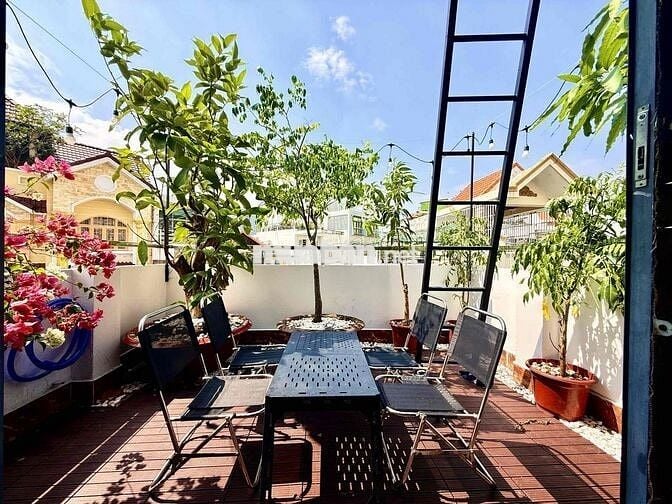 Cho thuê nhà nguyên căn 6PN 6WC, hẻm ô tô, gần ngã 4 Phú Nhuận