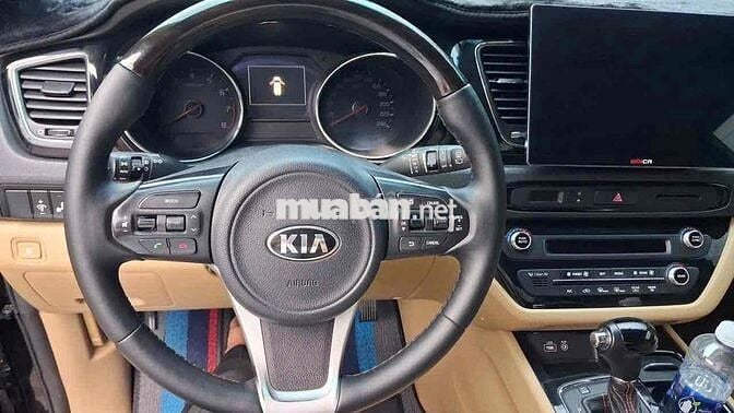 Kia Sedona 2015 máy xăng có giao lưu xe khác