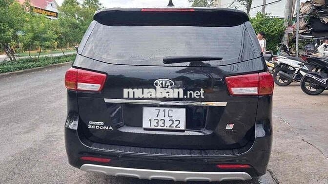 Kia Sedona 2015 máy xăng có giao lưu xe khác