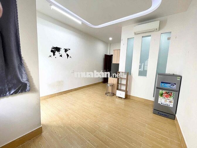 STUIDO BAN CÔNG KẾ BÊN WHITE PALACE