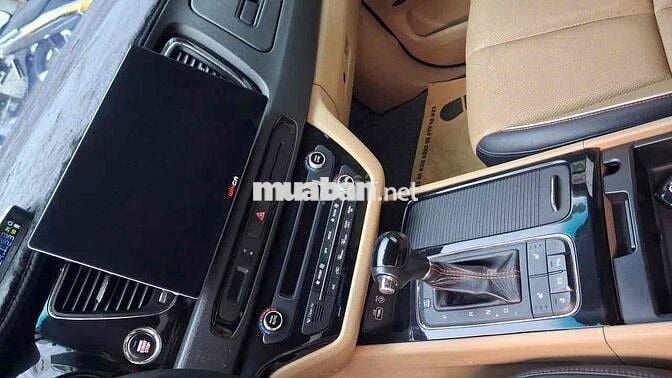 Kia Sedona 2015 máy xăng có giao lưu xe khác