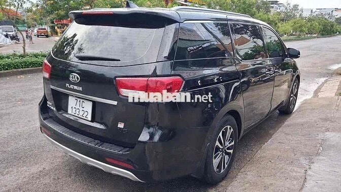 Kia Sedona 2015 máy xăng có giao lưu xe khác