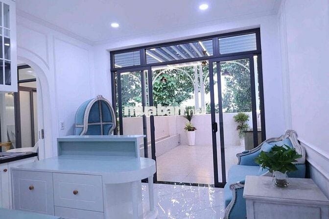CĂN HỘ DỊCH VỤ CAO CẤP-TRUNG TÂM QUẬN 5- XÁCH VALI ĐÊN LÀ Ở
