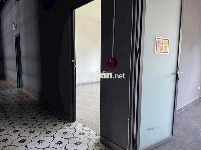 CHO THUÊ MB GÓC ~1000M2 GẦN NGÃ 6 CHÙA BÀ, THỦ DẦU