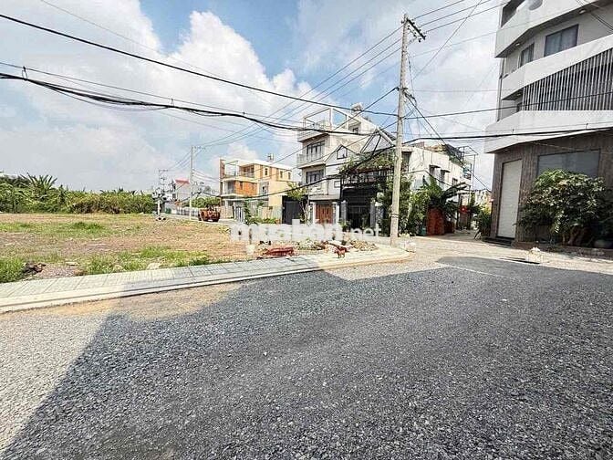 Đất đường thông xe hơi Thạnh Xuân 24