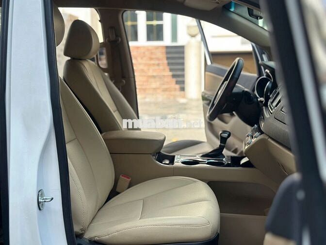 Kia Sedona Dầu Tiêu Chuẩn 2021 7 chỗ Trắng