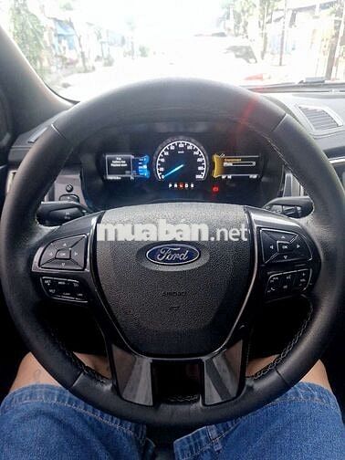 Ford Everest Titanium 2021 Trắng 7 chỗ