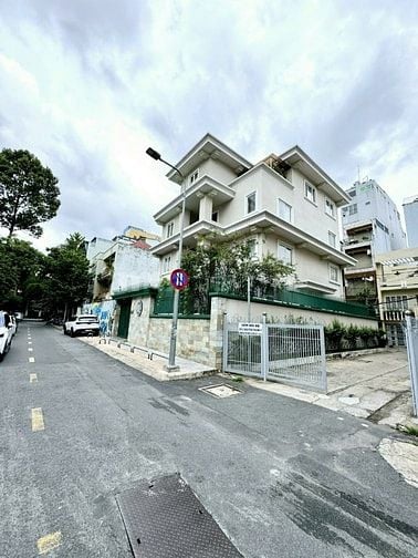 Biệt thự Khu Nguyễn Thành Ý - Nguyễn Văn Thủ. DT 15x16m, giá 110 tỷ