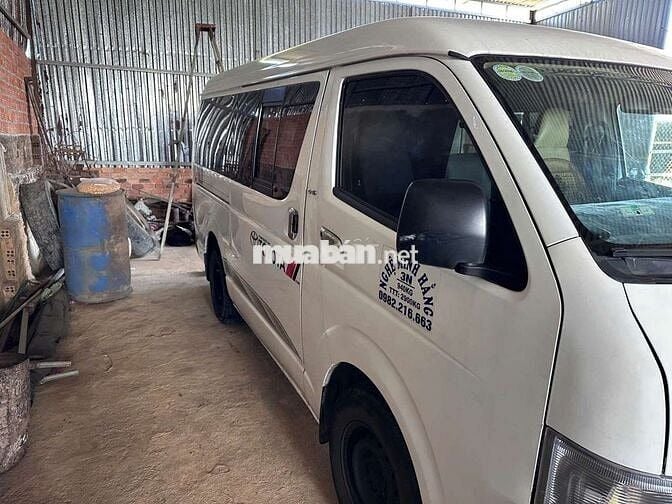 Toyota Hiace Van 2010 Trắng