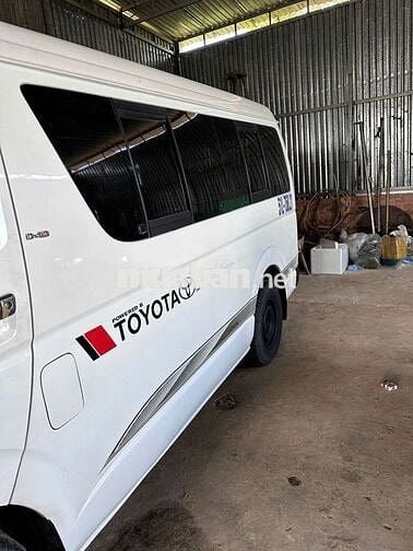 Toyota Hiace Van 2010 Trắng