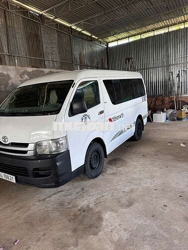 Toyota Hiace Van 2010 Trắng