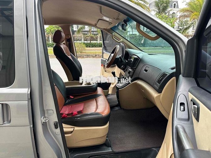 Hyundai Starex 2017 9 chỗ số sàn máy dầu 2017