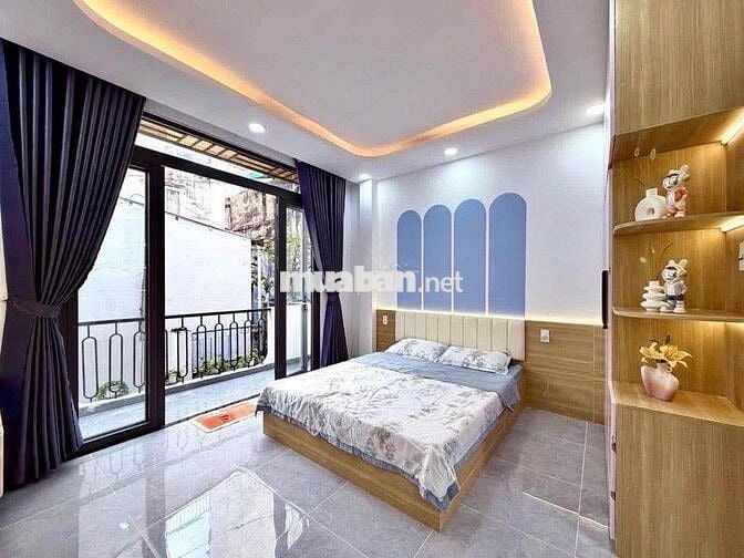 Hạ sốc 650 triệu! Nhà mới 4 tầng thang máy gần Học viện Cán bộ, hẻm
