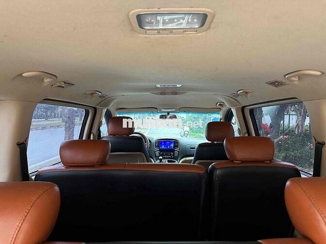Hyundai Starex 2017 9 chỗ số sàn máy dầu 2017