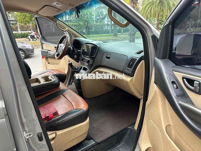 Hyundai Starex 2017 9 chỗ số sàn máy dầu 2017