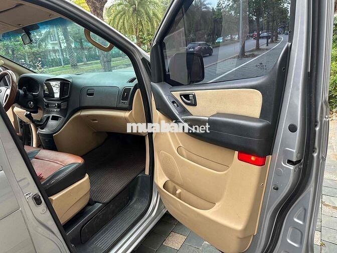 Hyundai Starex 2017 9 chỗ số sàn máy dầu 2017