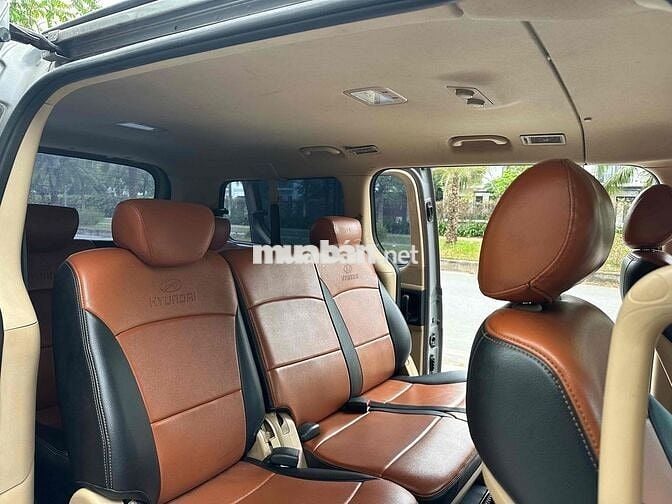 Hyundai Starex 2017 9 chỗ số sàn máy dầu 2017