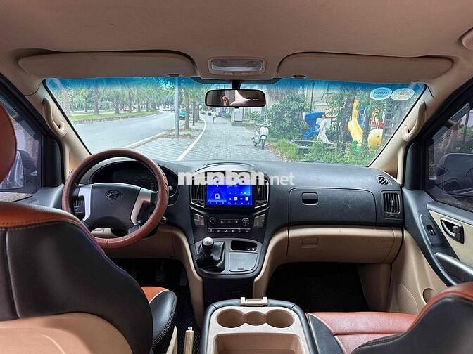 Hyundai Starex 2017 9 chỗ số sàn máy dầu 2017
