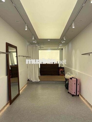 SANG NHƯỢNG SHOP THỜI TRANG MẶT TIỀN HOÀNG VĂN THỤ – PHÚ NHUẬN