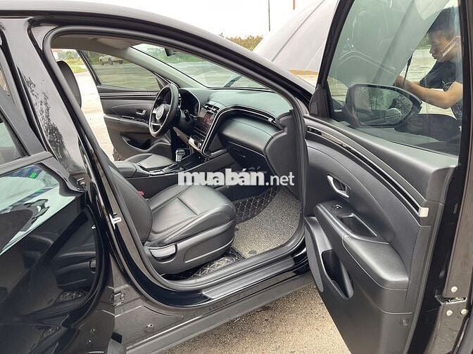 Hyundai Tucson 2023 2.0AT Tiêu chuẩn Đen