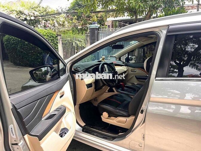 Mitsubishi Xpander 1.5AT 2018 Bạc Tự động
