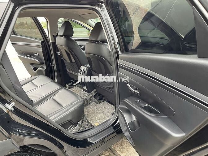 Hyundai Tucson 2023 2.0AT Tiêu chuẩn Đen