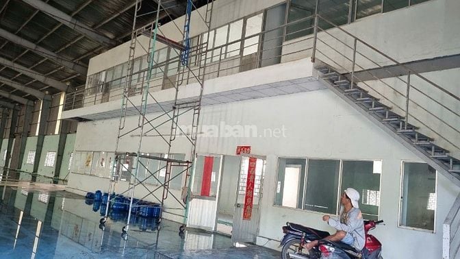 Cần cho thuê nhà xưởng KCN Tân Đức DT 2890m2 Giá 3,2 usd/m2
