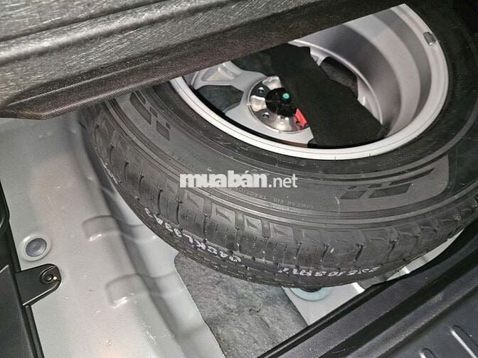 Hyundai Tucson 2023 2.0AT Tiêu chuẩn Đen