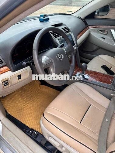 Toyota Camry Bạc