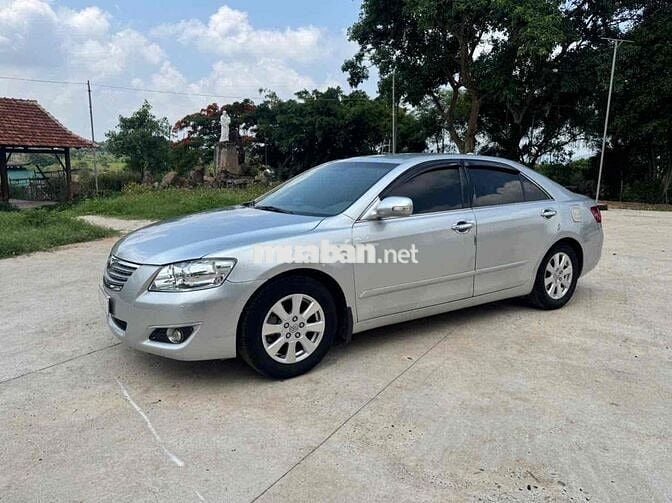 Toyota Camry Bạc