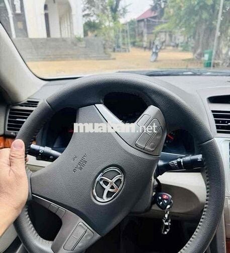 Toyota Camry Bạc