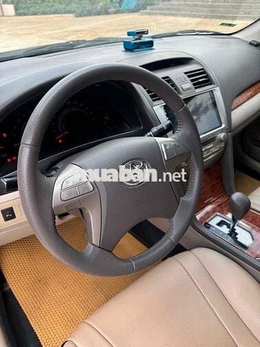 Toyota Camry Bạc