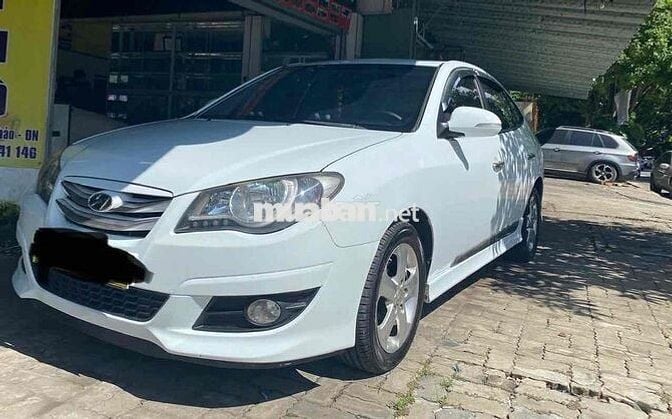 Hyundai Avante Trắng 5 chỗ Xăng