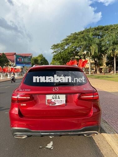 Mercedes-Benz GLC 300 4Matic 2017 Đỏ