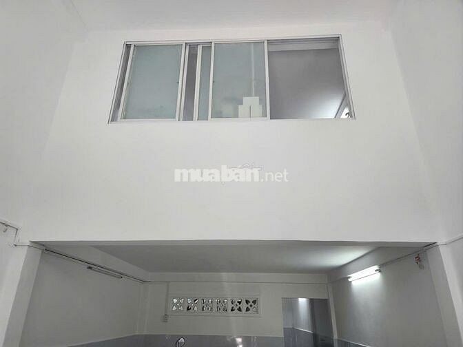 Cho thuê nhà hẻm xe hơi 4pn đường Đất Thánh, quận Tân Bình