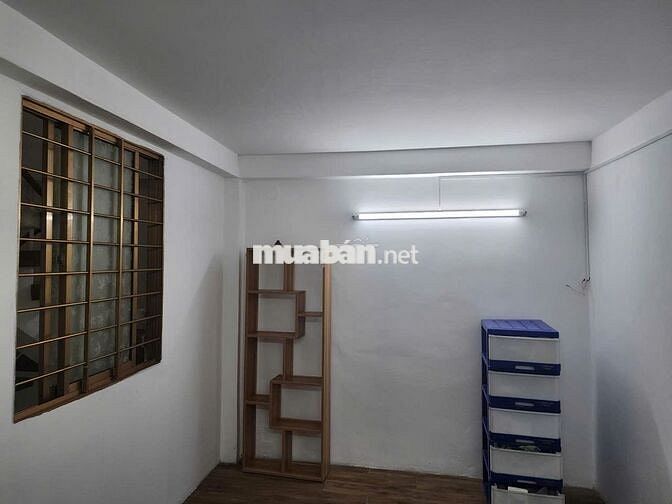 Cho thuê nhà hẻm xe hơi 4pn đường Đất Thánh, quận Tân Bình