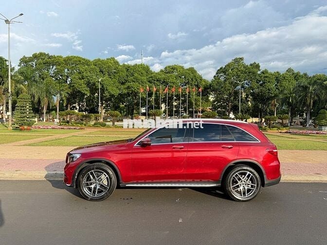 Mercedes-Benz GLC 300 4Matic 2017 Đỏ