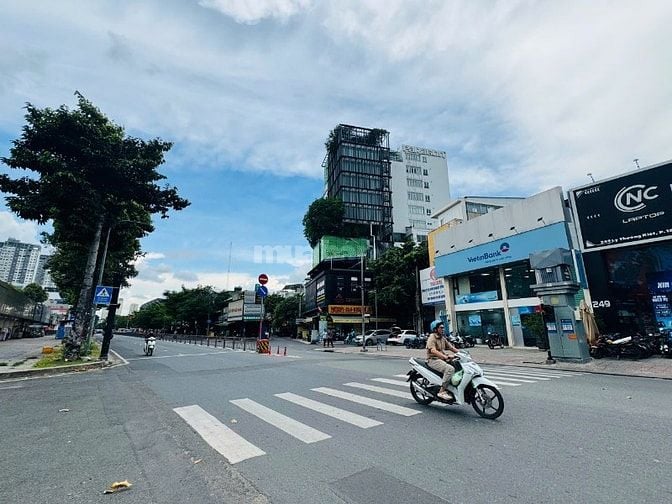 Cho thuê nhà  249  Lý Thường Kiệt, Quận 10, Giá : 165 triệu/tháng